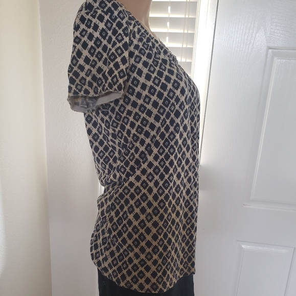 Nicole Miller M elastic scoopneck & arm hems diamond pattern top - Picture 3 of 7